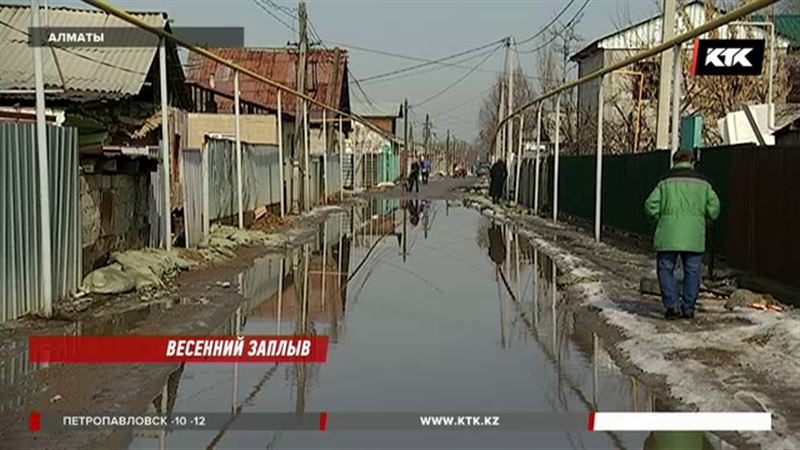 Третьи сутки в Алматинской области люди борются со стихией