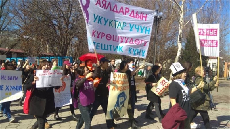 ВИДЕО: Бішкекте әйелдер шеруге шықты