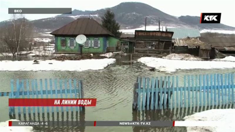 Подтопленные дома в ВКО теперь сковало льдом