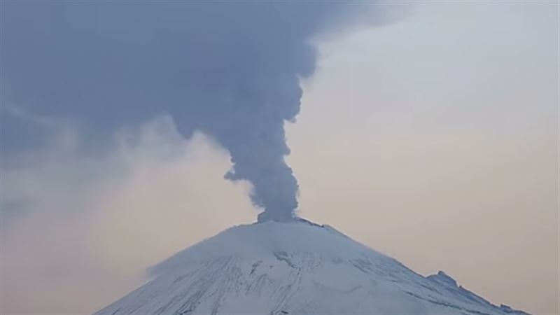 В Сети появилось видео извержения вулкана Попокатепетль в Мексике