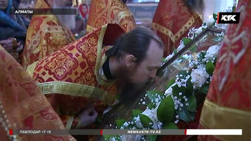 Христианскую святыню передали строящемуся Владимирскому храму