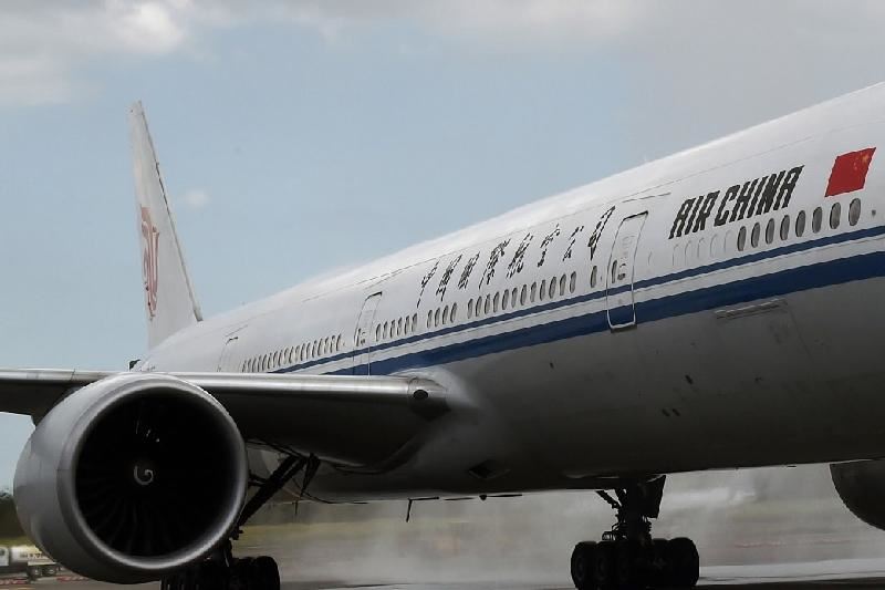 Air China ұшағы жанжал салдарынан жерге шұғыл қонды