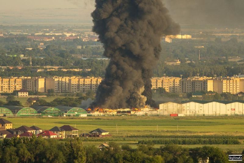 ВИДЕО: Алматыда қойма орналасқан 17 мың шаршы метр жер өртенді