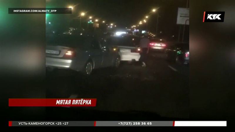 Пять алматинских авто попали в ночное ДТП