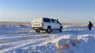 Сотрудники МЧС пришли на помощь попавшим в снежный плен